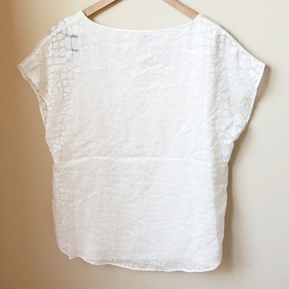 Calvin Klein White Textured Blouse Size Medium - Picture 2 of 4